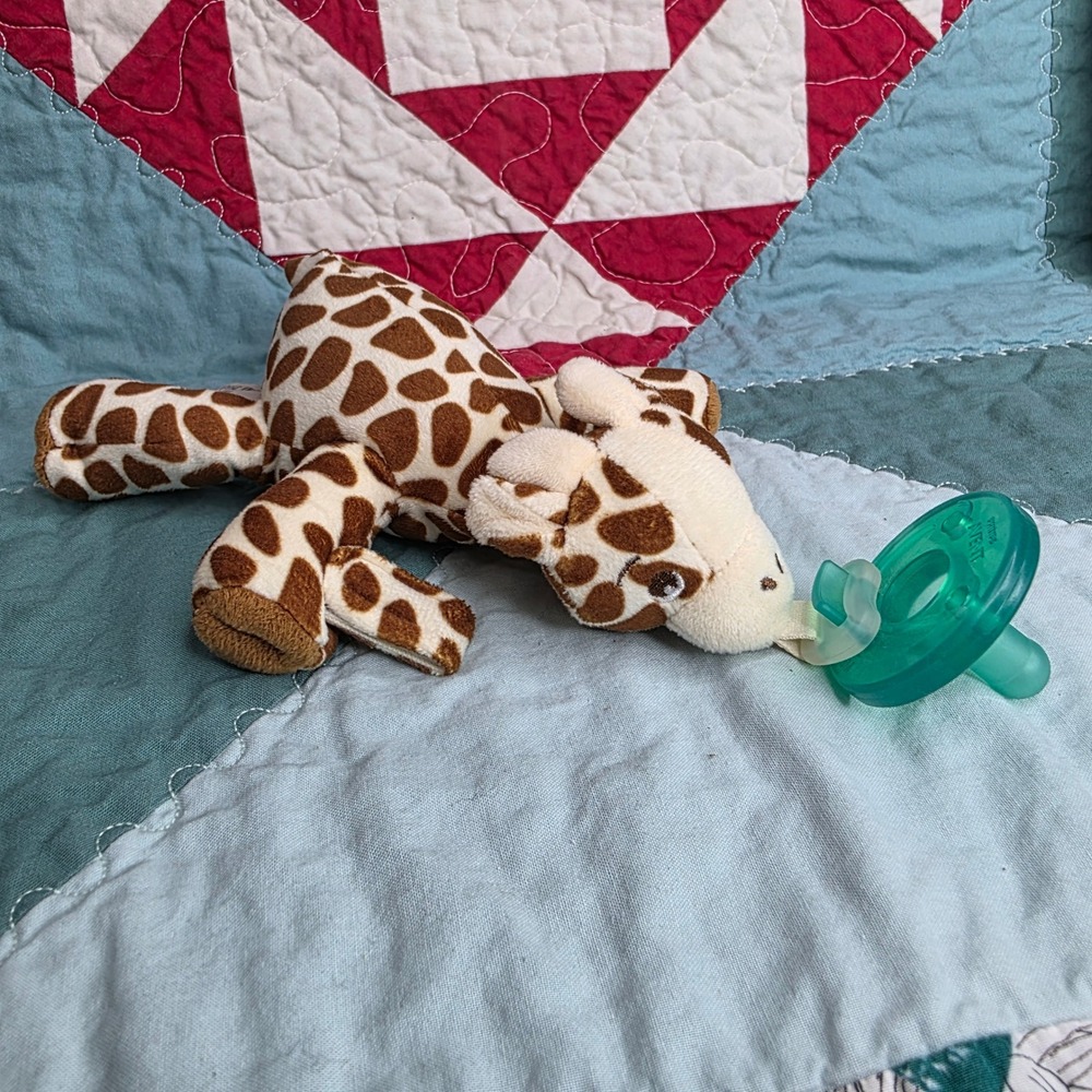 Philips Avent Soothie Snuggle Giraffe Pacifier Holder Brown White Spots